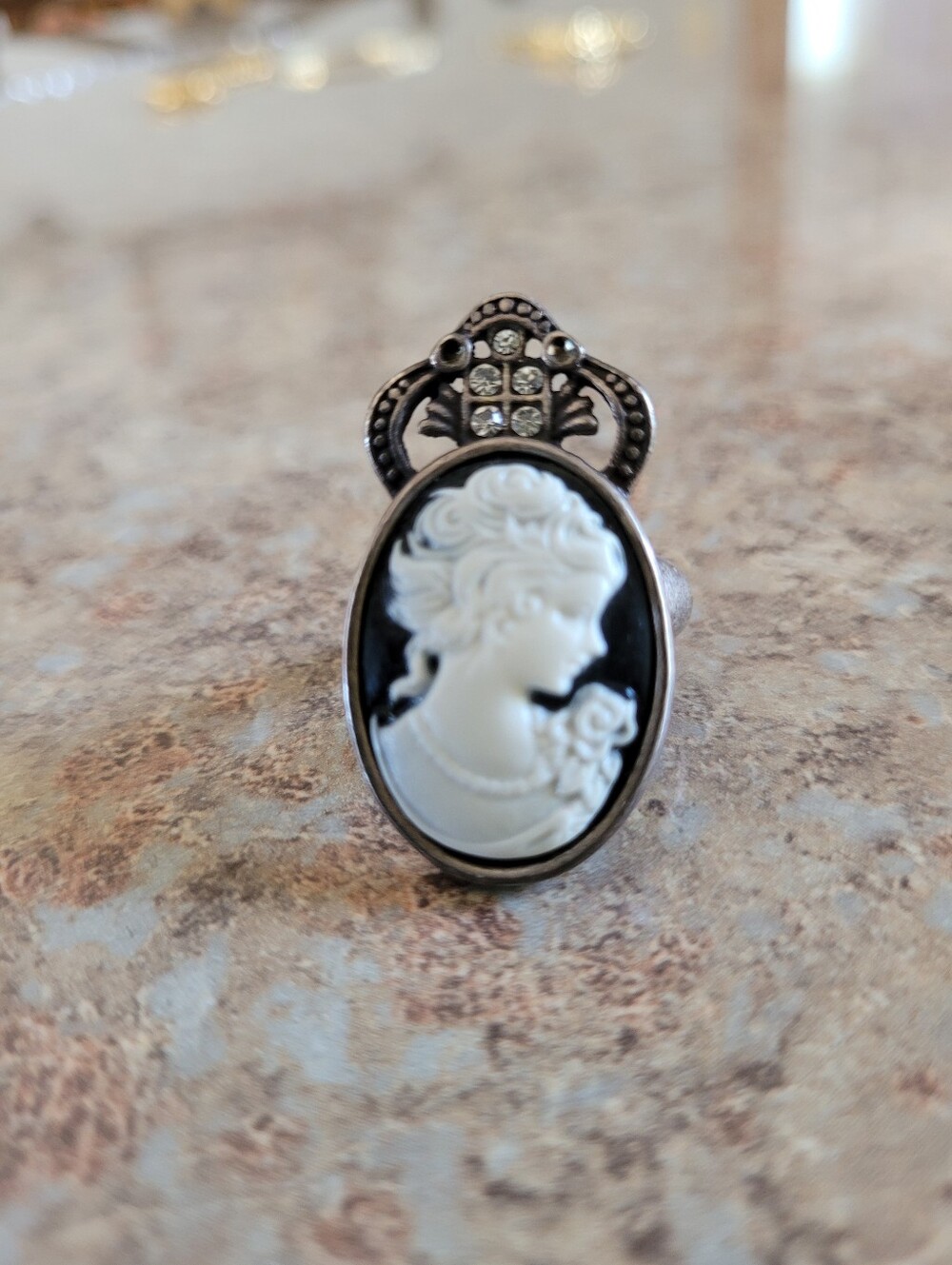Antique-Style White/Black Cameo Ring Crystal Accents Sterling Silver - Size 6.5